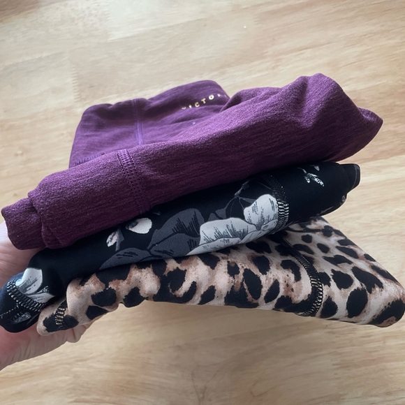 Victorias Secret Ultimate leggings Bundle 4 pieces w/ pockets
Size 2 - Picture 5 of 10